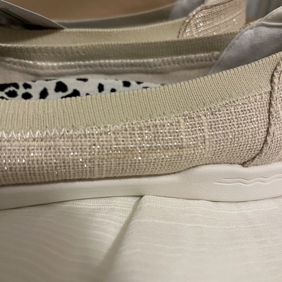 NWT Hey Dude Women’s Savannah Natural Gold Lightweight Slip-on Sneaker Size 7 - Picture 10 of 15